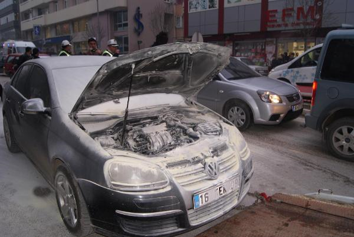 Yanan Aracını Bırakıp, Belediyeye Sığındı