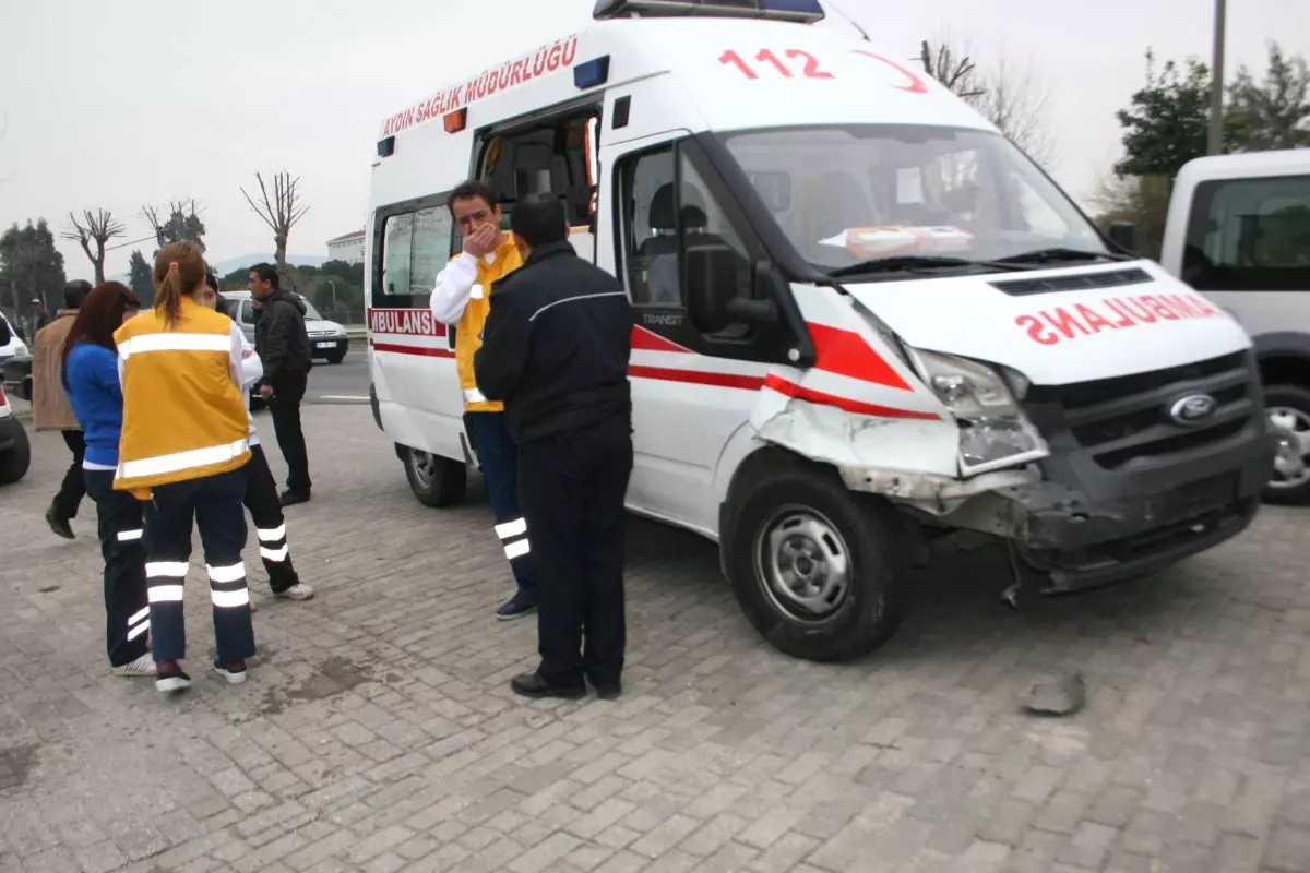 Aydın\'da Ambulans Kazası Hafif Atlatıldı