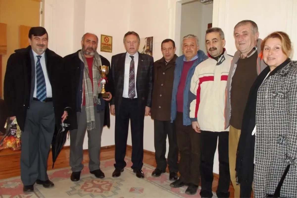 Ayvalıklı Briçciler Kupa Sevincini Paylaştı