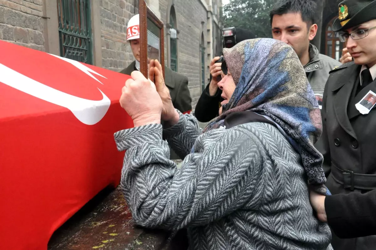 Balıkesir Şehidini Uğurladı