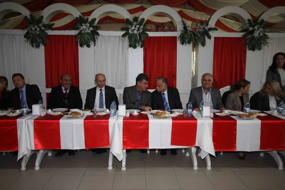 Başkan Karabağ, Muhtarlarla Kahvaltıda Buluştu