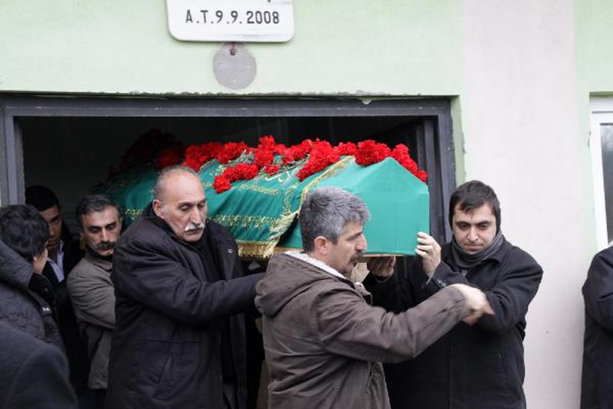 Berfo Ana Son Kez Cumartesi Anneleri\'yle