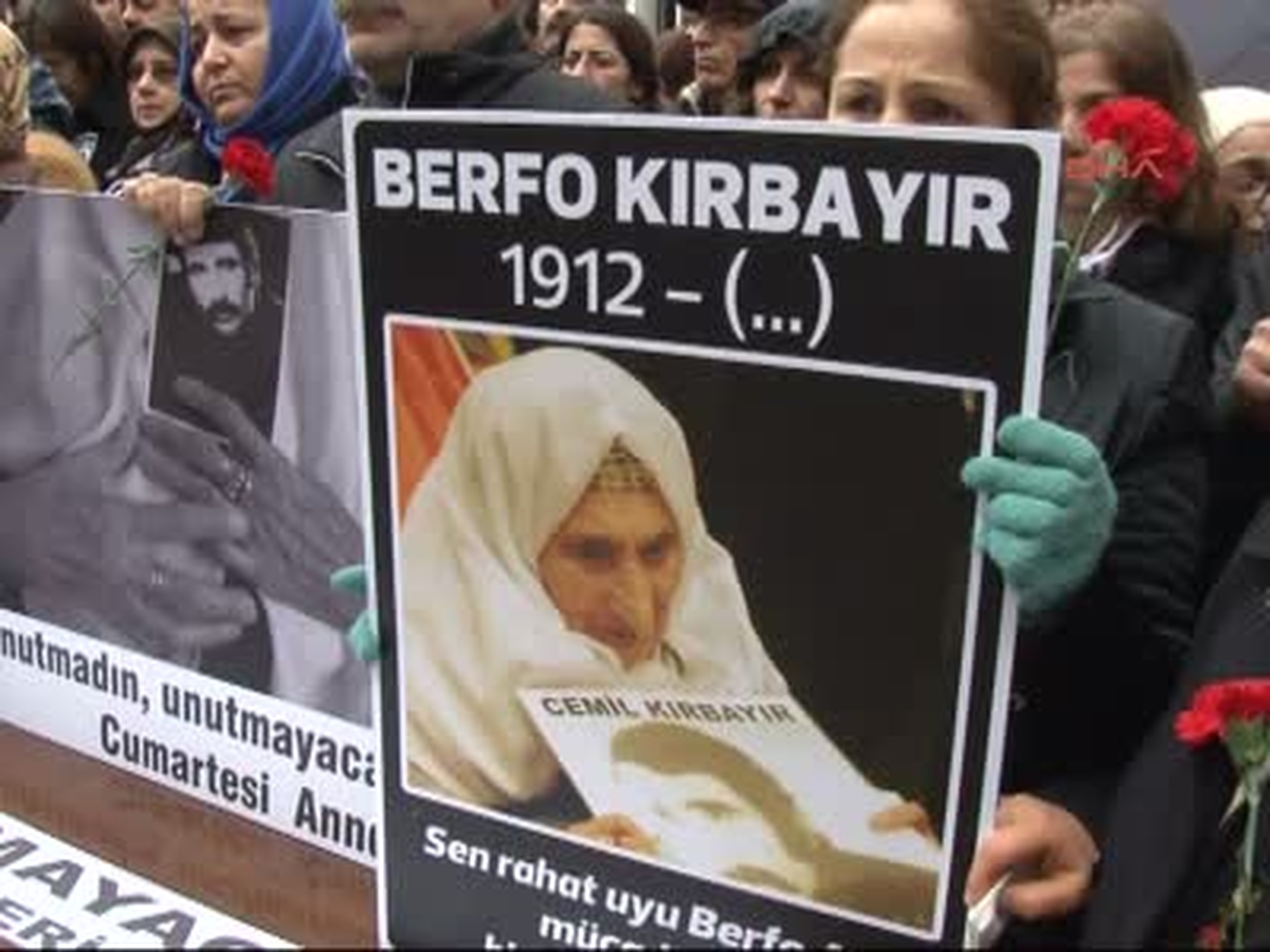 "Berfo Ana" Son Kez Galatasaray Meydanı\'nda