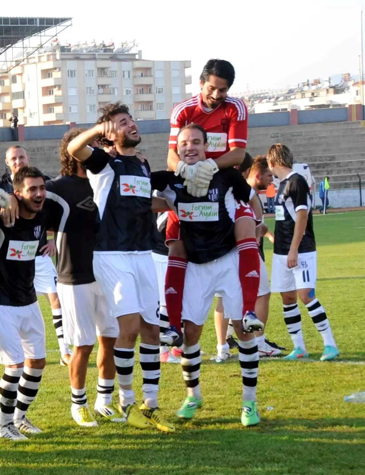 Efelerin Kalesi Gole Kapalı