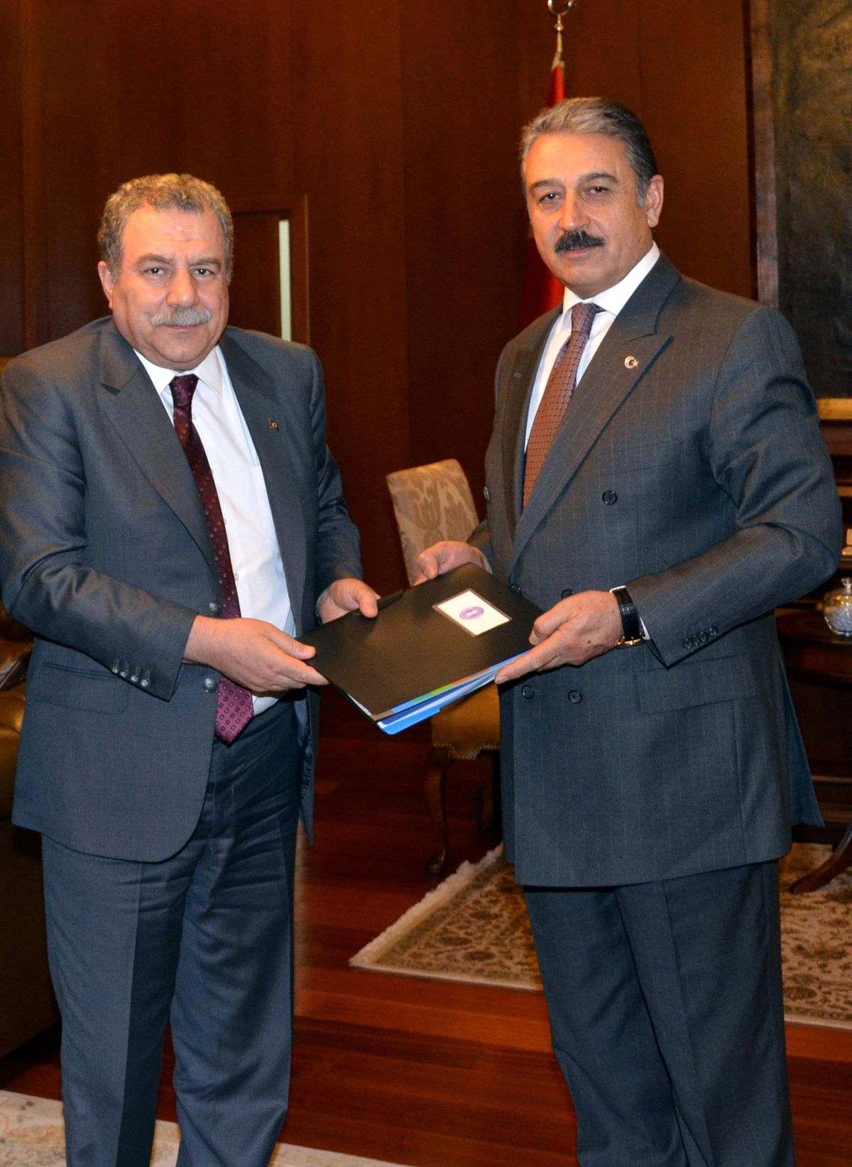 Esnaf Dosyası İçişleri Bakanı Güler\'e Sunuldu