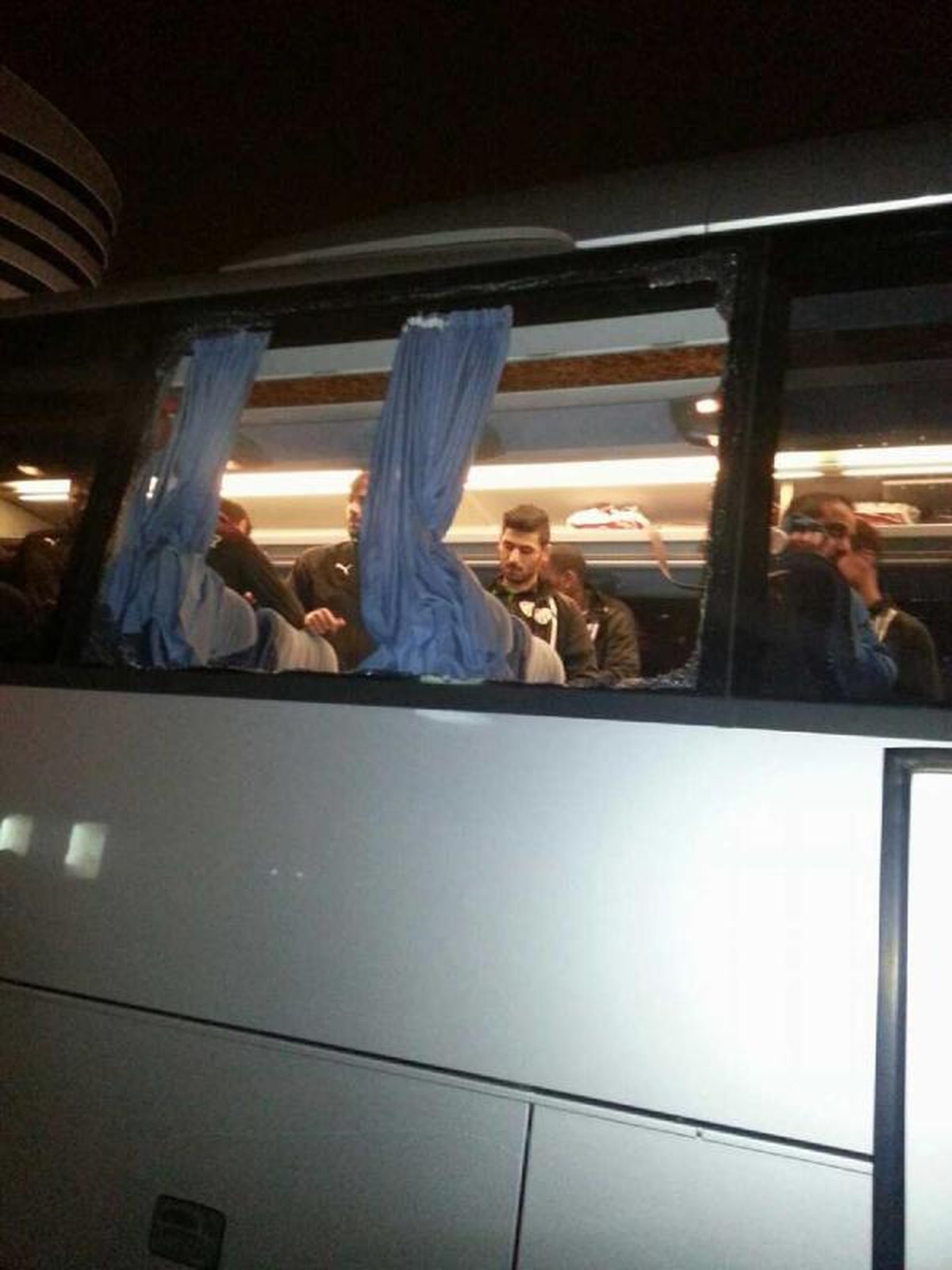 Gaziantep\'de Bursaspor Otobüsü Taşlandı