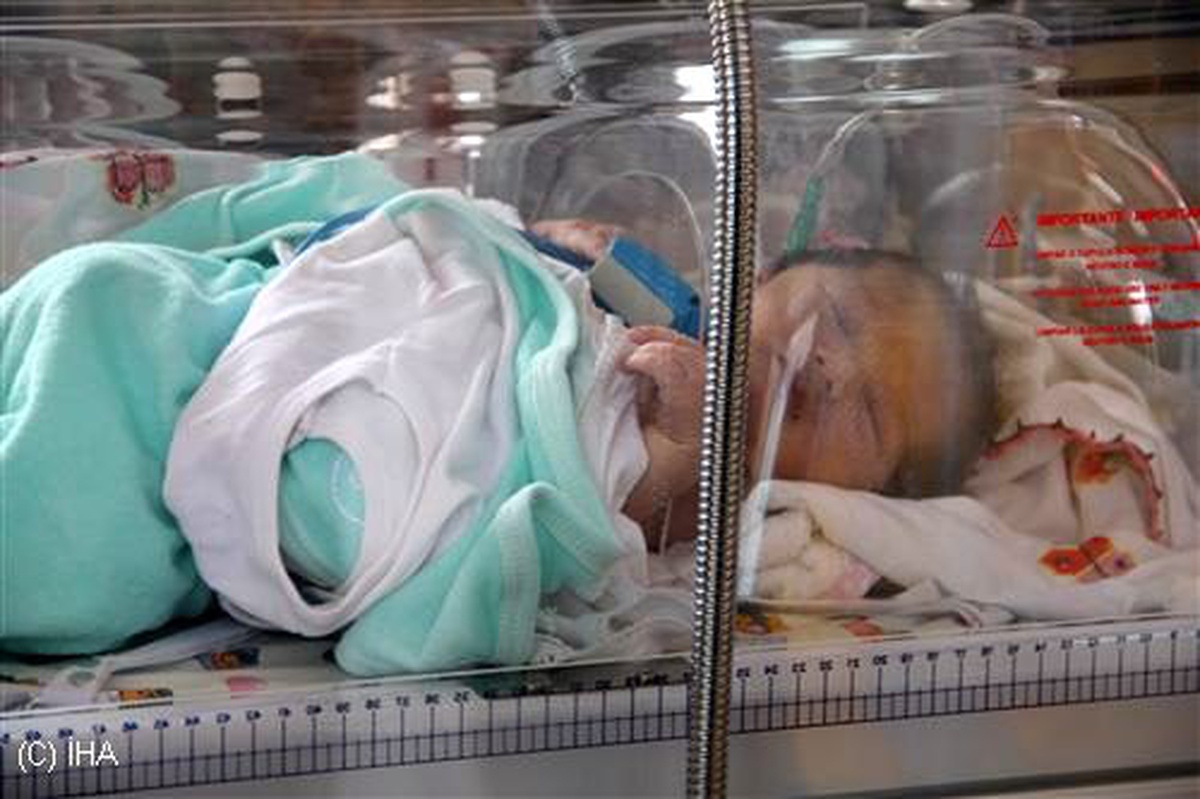 Kalp Hastalığı Bulunan Bebek Hayata Tutunmaya Çalışıyor