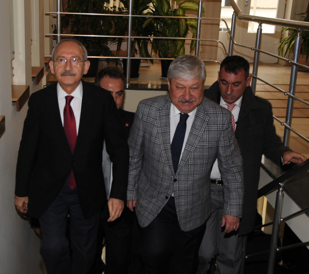 Kılıçdaroğlu, Antalya Büyükşehir Belediyesini Ziyaret Etti