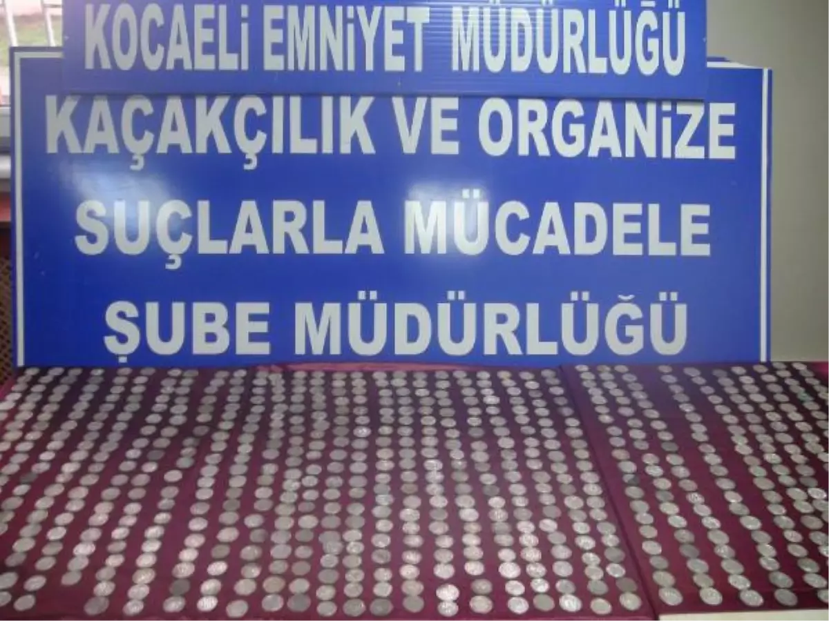 Kocaeli\'nde 700 Gümüş Sikke Ele Geçirildi