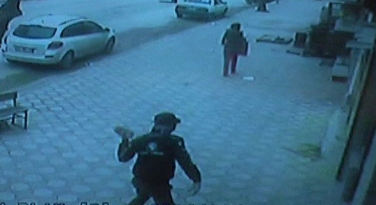 Kuyumcunun Camını Kırıp Altınları Alamadan Kaçtılar