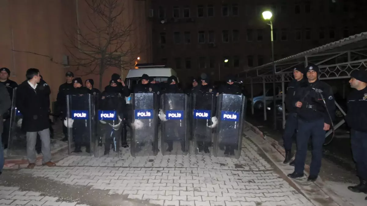 Malatya Dhkp-C Operasyonunda 6 Öğretmen Tutuklandı