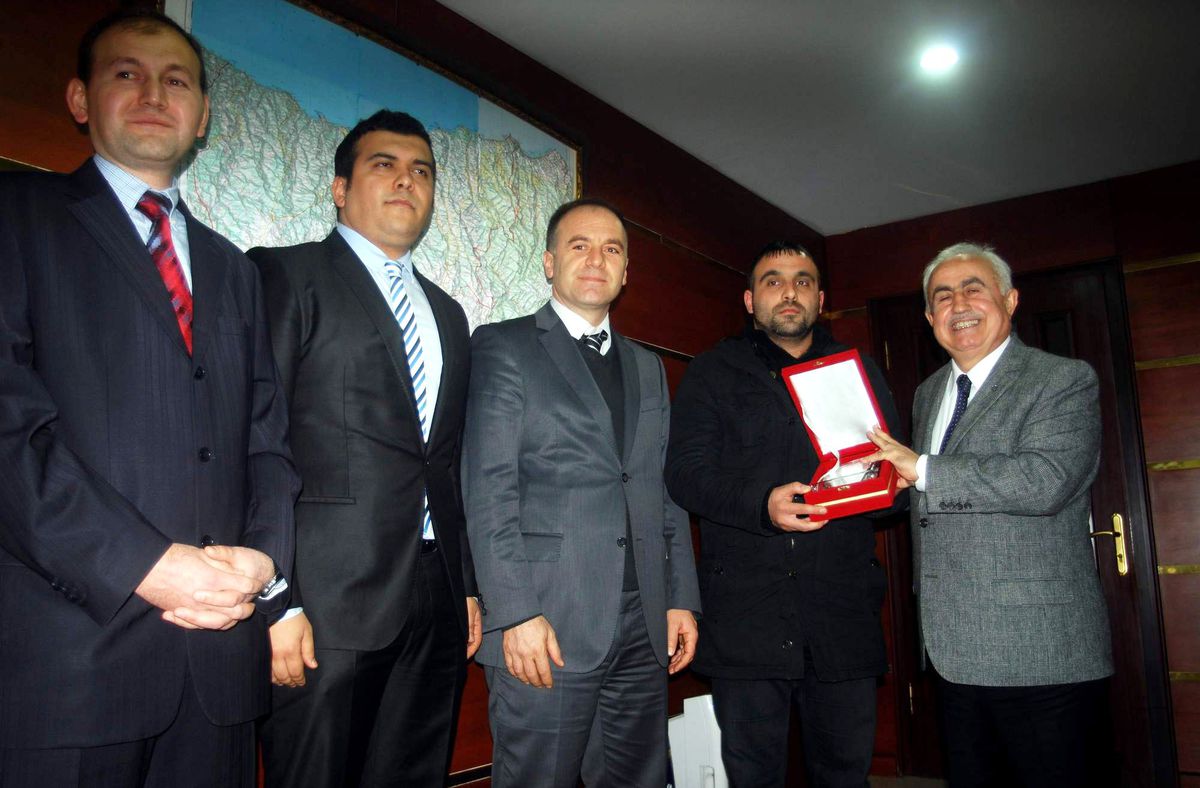 Ölen Annesinin Organlarını Bağışlayan Oğula Validen Plaket