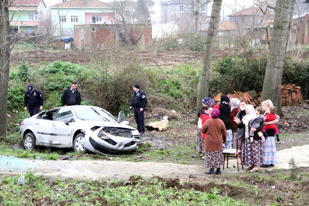 Otomobil Tarlaya Uçtu: 1 Yaralı