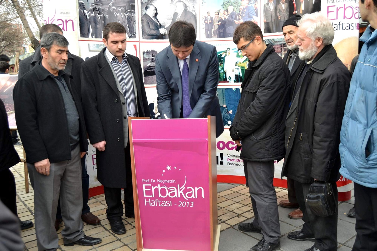 Saadet Partisi\'nden Necmettin Erbakan Fotoğraf Sergisi