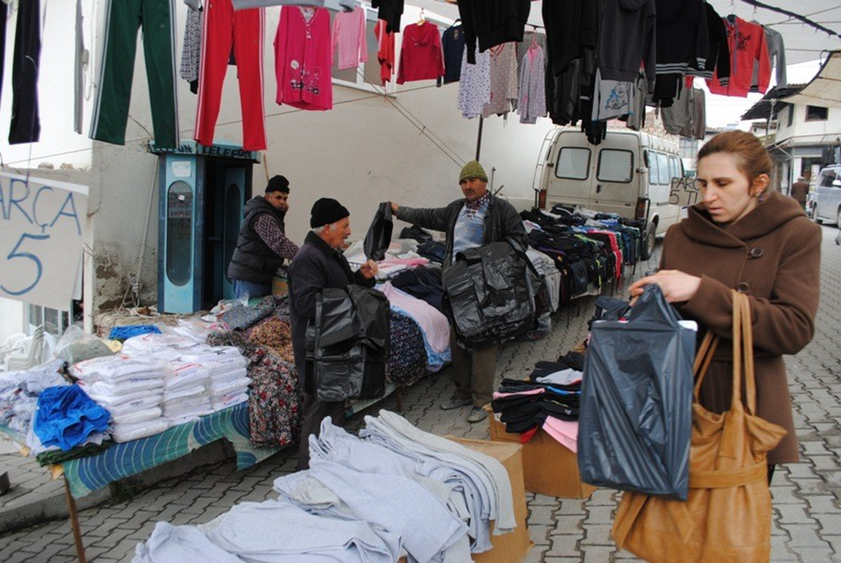 Selendi Belediyesi, Esnafa Ücretsiz Çöp Poşeti Dağıtıyor
