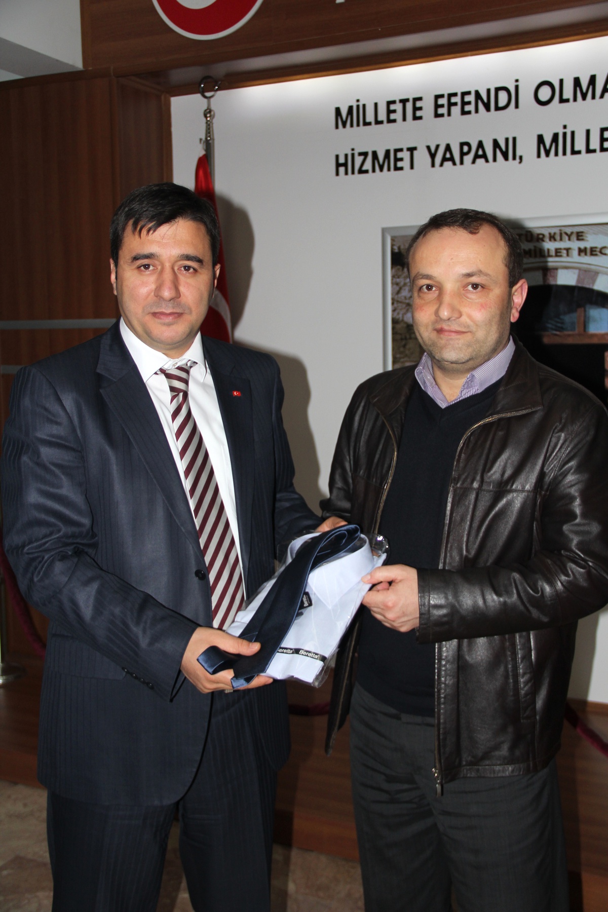 Sigarayı Bıraktılar, Gömlekle Kravatı Kazandılar