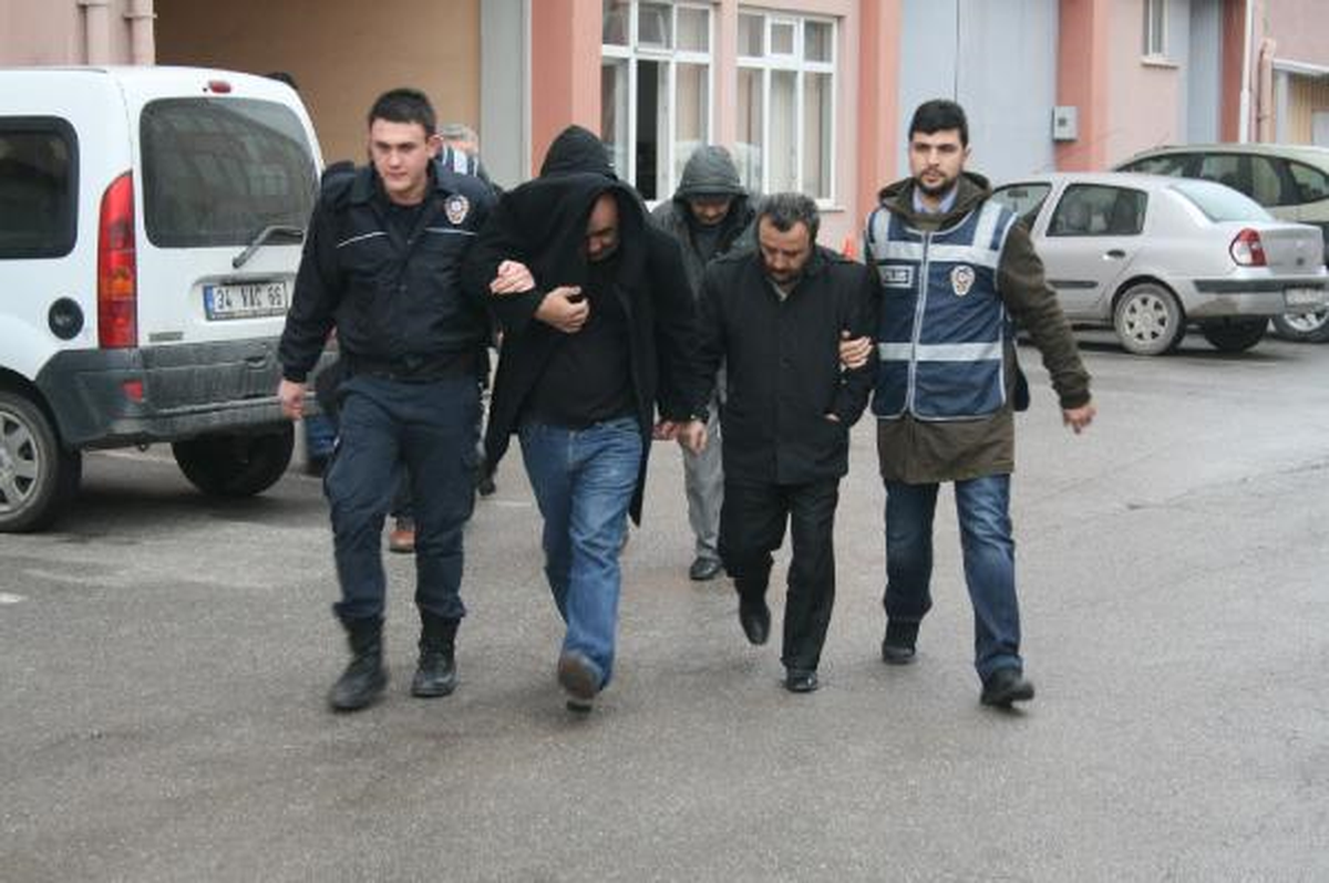 Silah Kaçakçılığından Gözaltına Alınan 18 Kişi Adliyeye Sevk Edildi