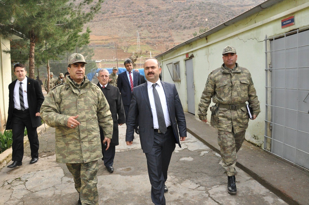 Vali Aydın Taziye Ziyareti İçin Bayraktepe Köyüne Gitti