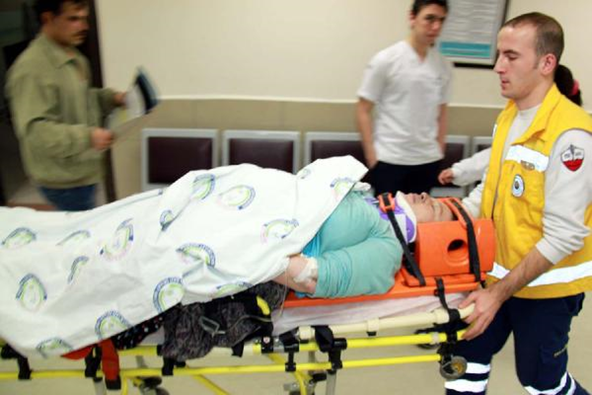 Yangında Paniğe Kapılıp 2. Kattan Atladı