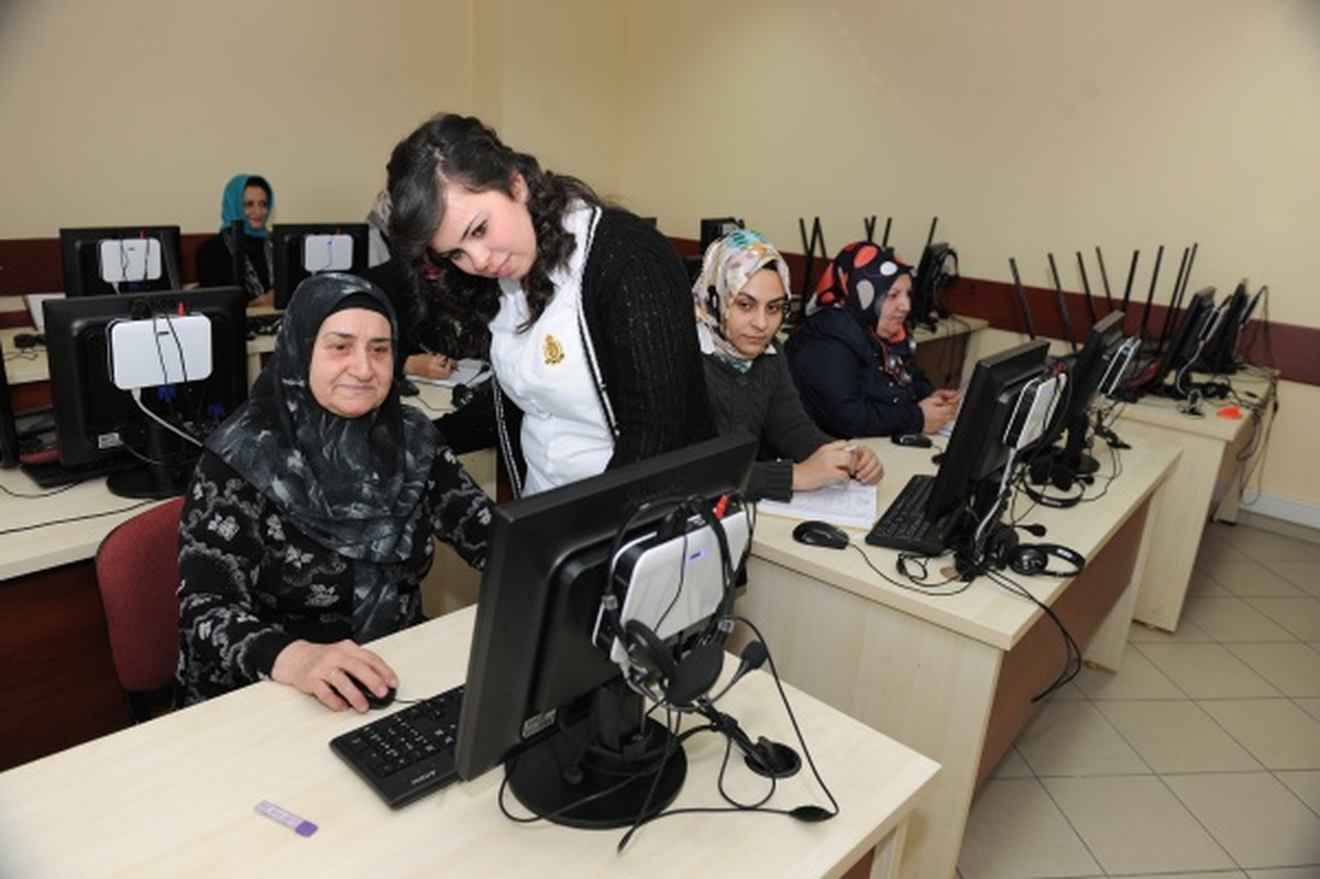 68 Yaşında Laptop Aldı, Bilgisayar Kursuna Gidiyor