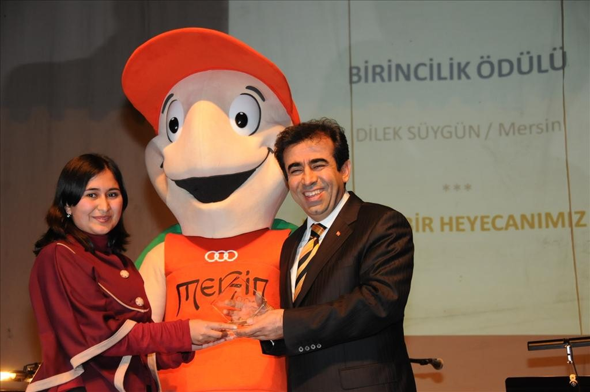 Akdeniz Oyunları\'nın Sloganı \'Kalbimiz Bir, Heyecanımız Bir\'