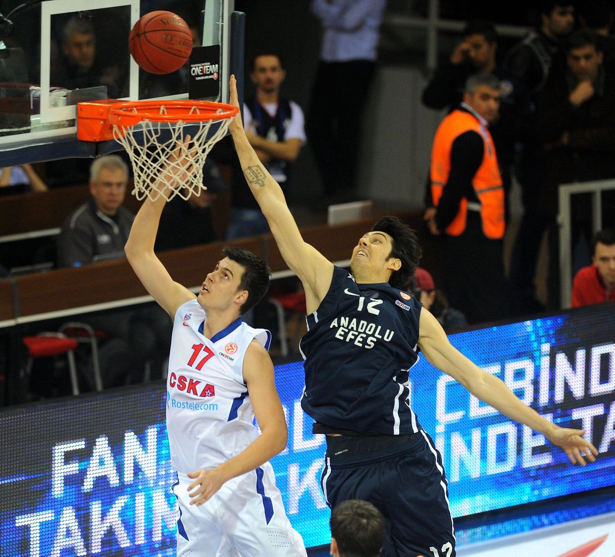 Anadolu Efes Zirvede