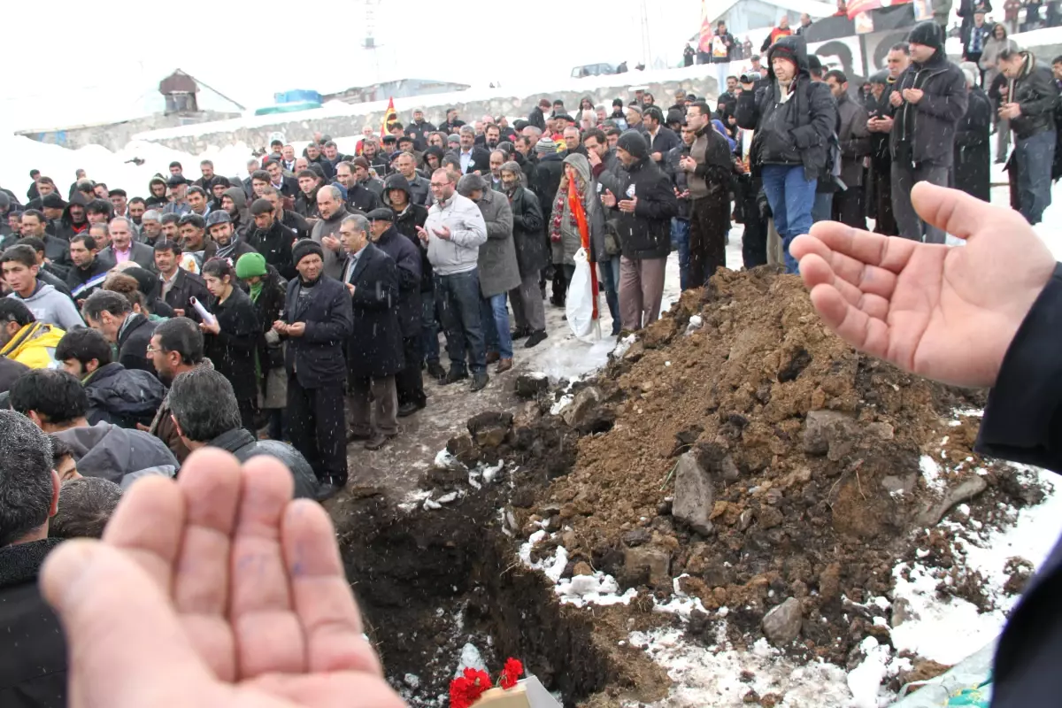 Berfo Ana Son Yolculuğuna Uğurlandı