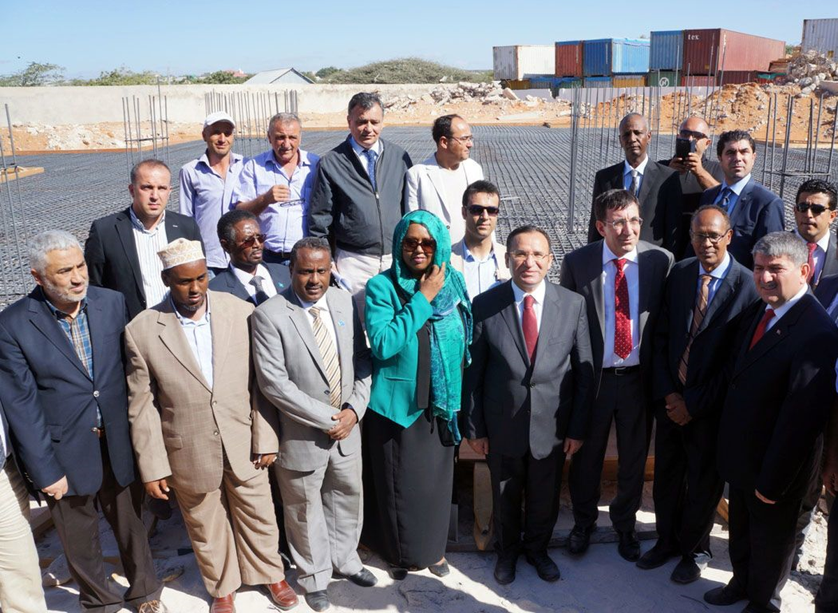 Bozdağ ve Yılmaz\'ın Somali Ziyaretleri