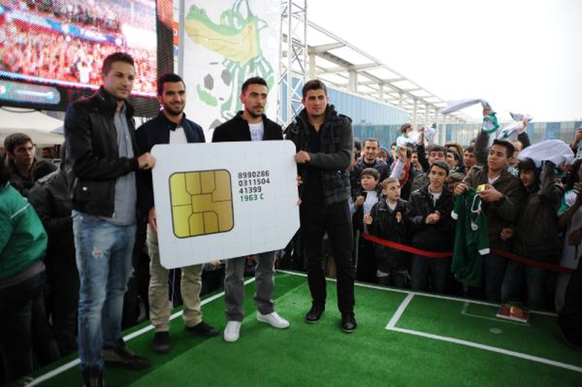 Bursasporlu Futbolcular Bursasporcell Tanıtımında Taraftarla Buluştu