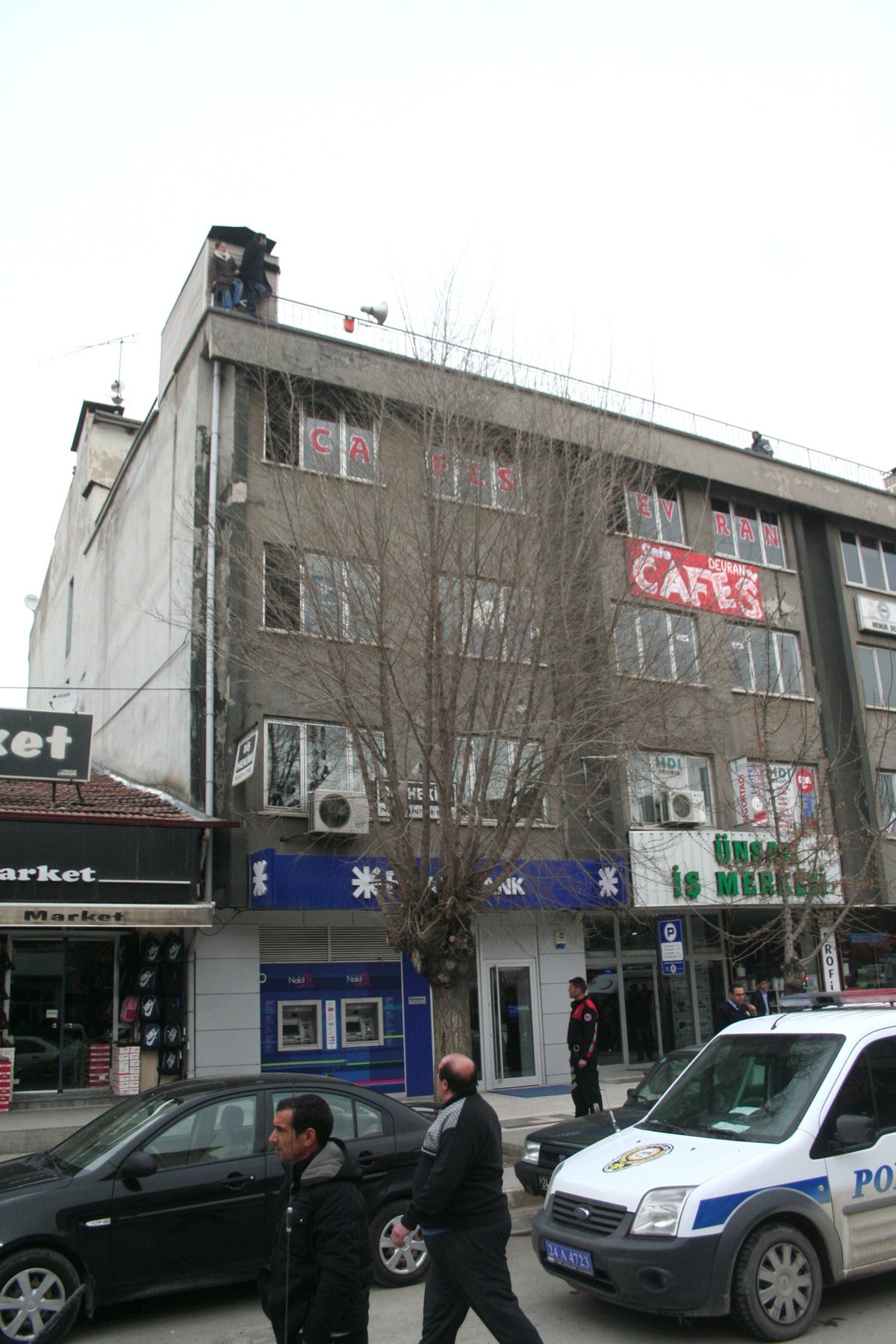 Çocukları Mahkeme Kararı ile Ellerinden Alınan Çift İntihara Kalkıştı