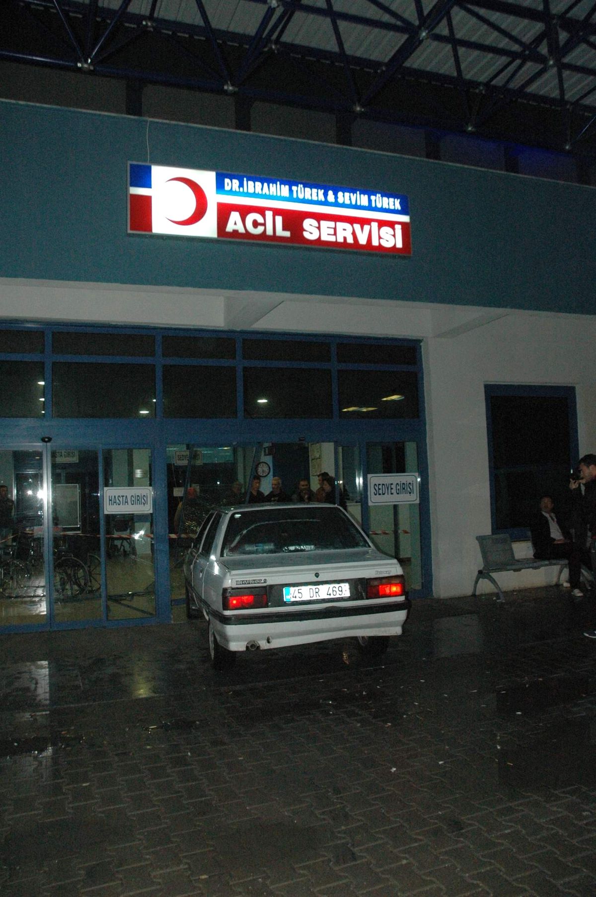 Doktora Kızan Şahıs Otomobiliyle Acile Daldı