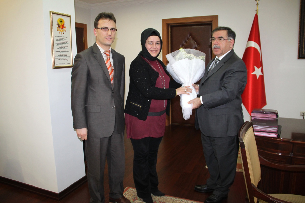 Düzce İsmetpaşa İlkokulu Yönetimi Valiyi Ziyaret Etti