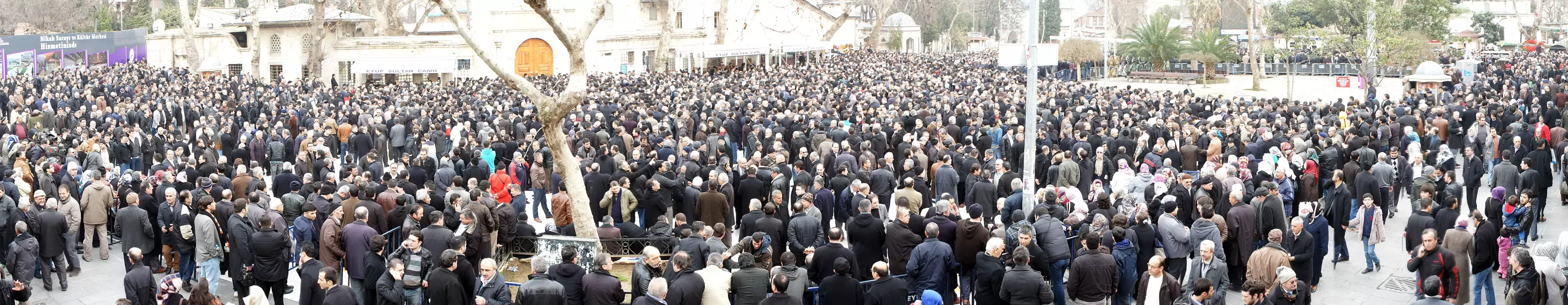 Enver Ören\'in Cenazesinde İnsan Seli