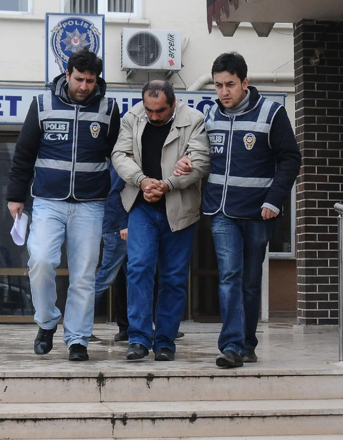 Ev Eşyası Taşıdığı Kamyondan 63 Kilo Esrar Çıktı