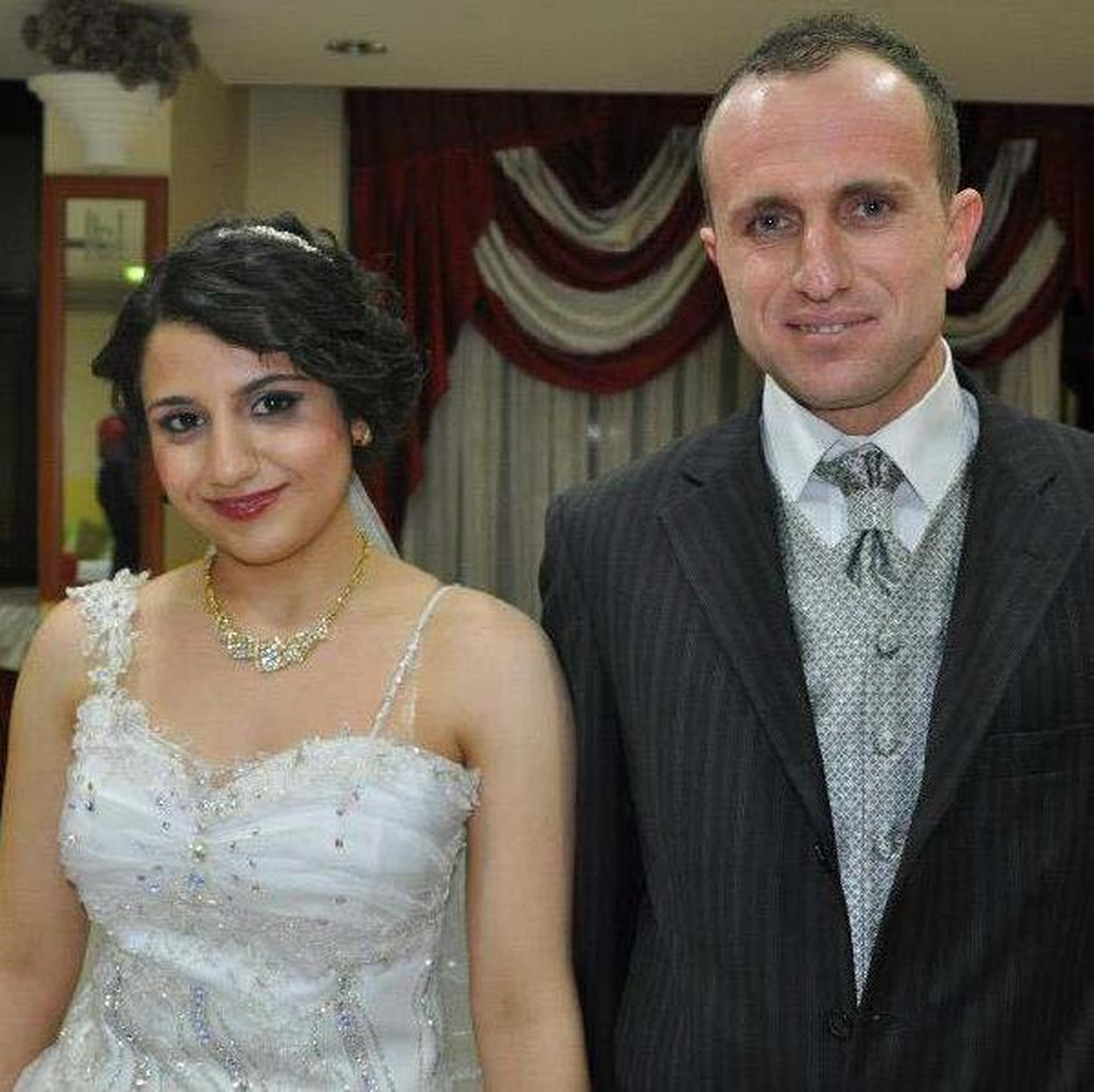 Geçen Ay Evlendirildi, Eski Sevgilisi Bıçaklanınca İntihar Etti