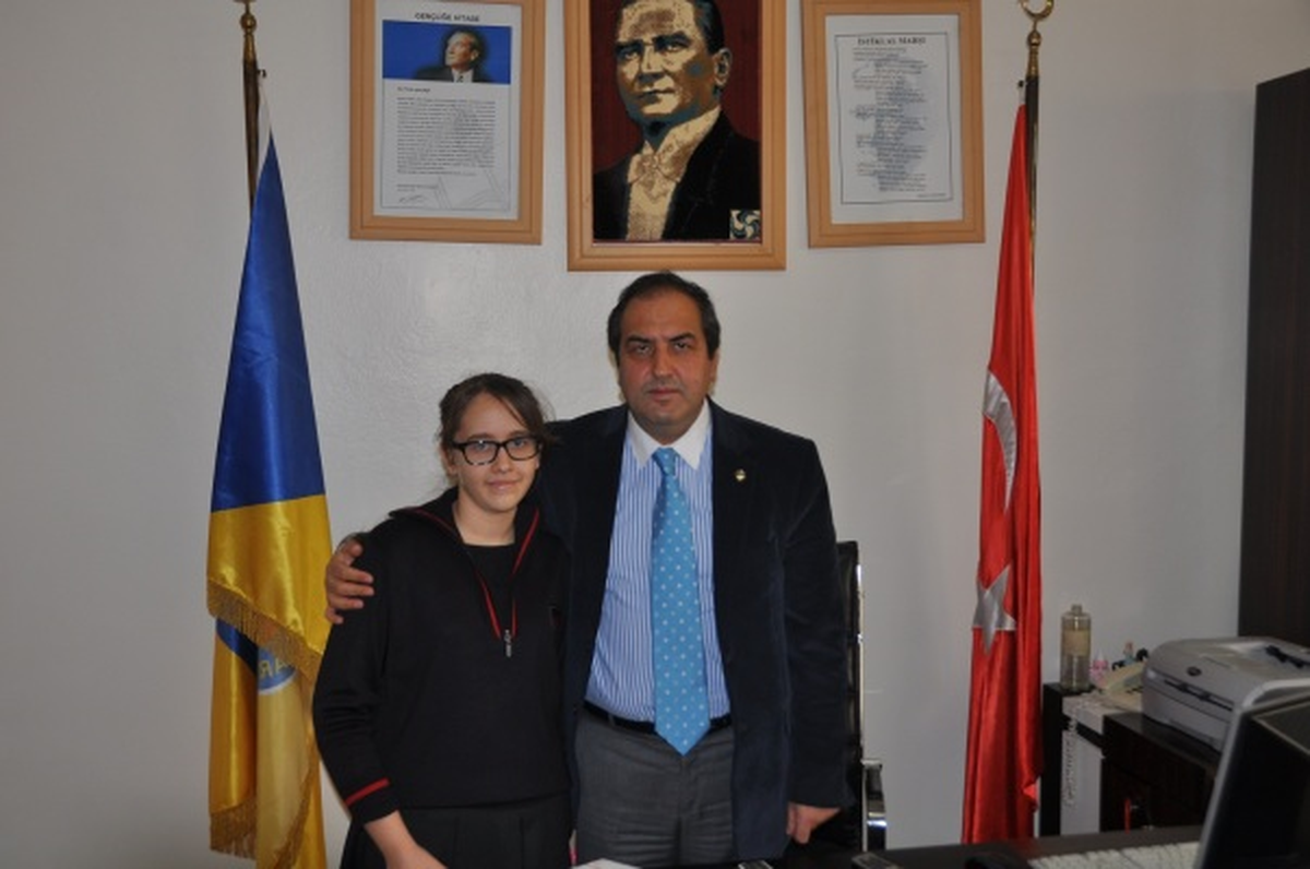 GKV\'li Büşra Neccar Ana Fen Türkiye Birincisi