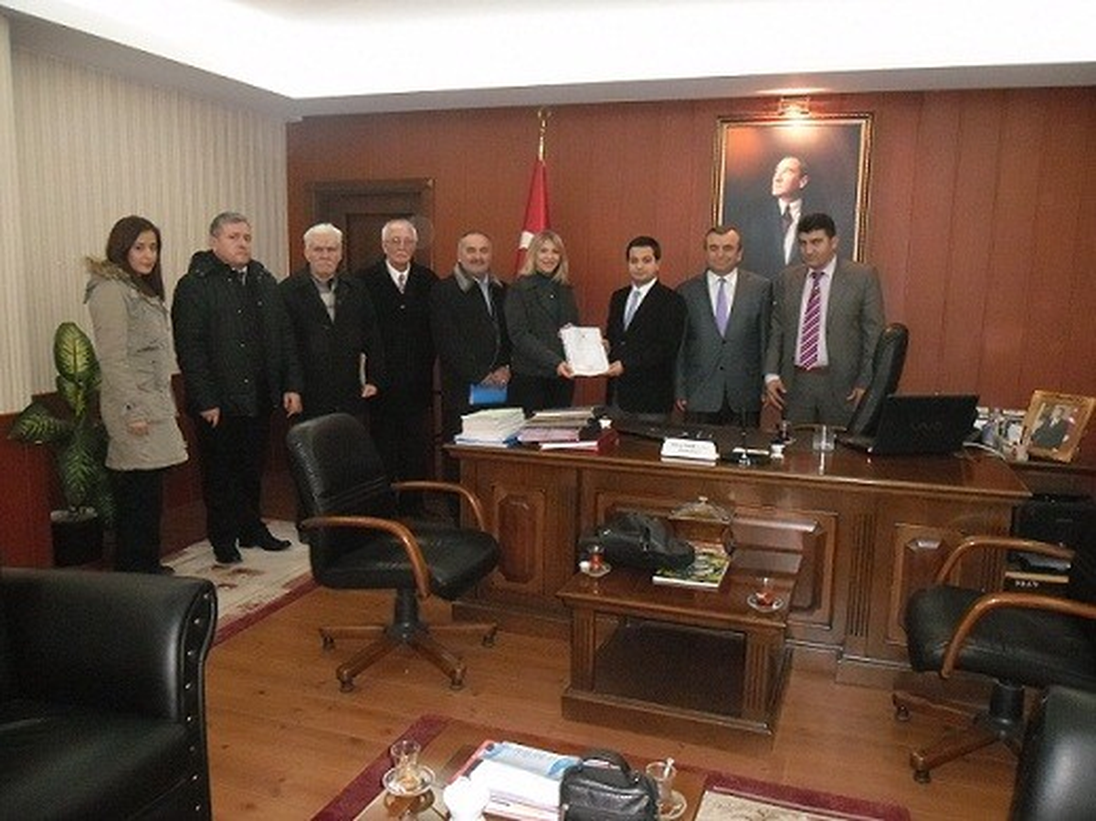 Gökçebey MYO Tapusu Rektör Özer\'e Verildi