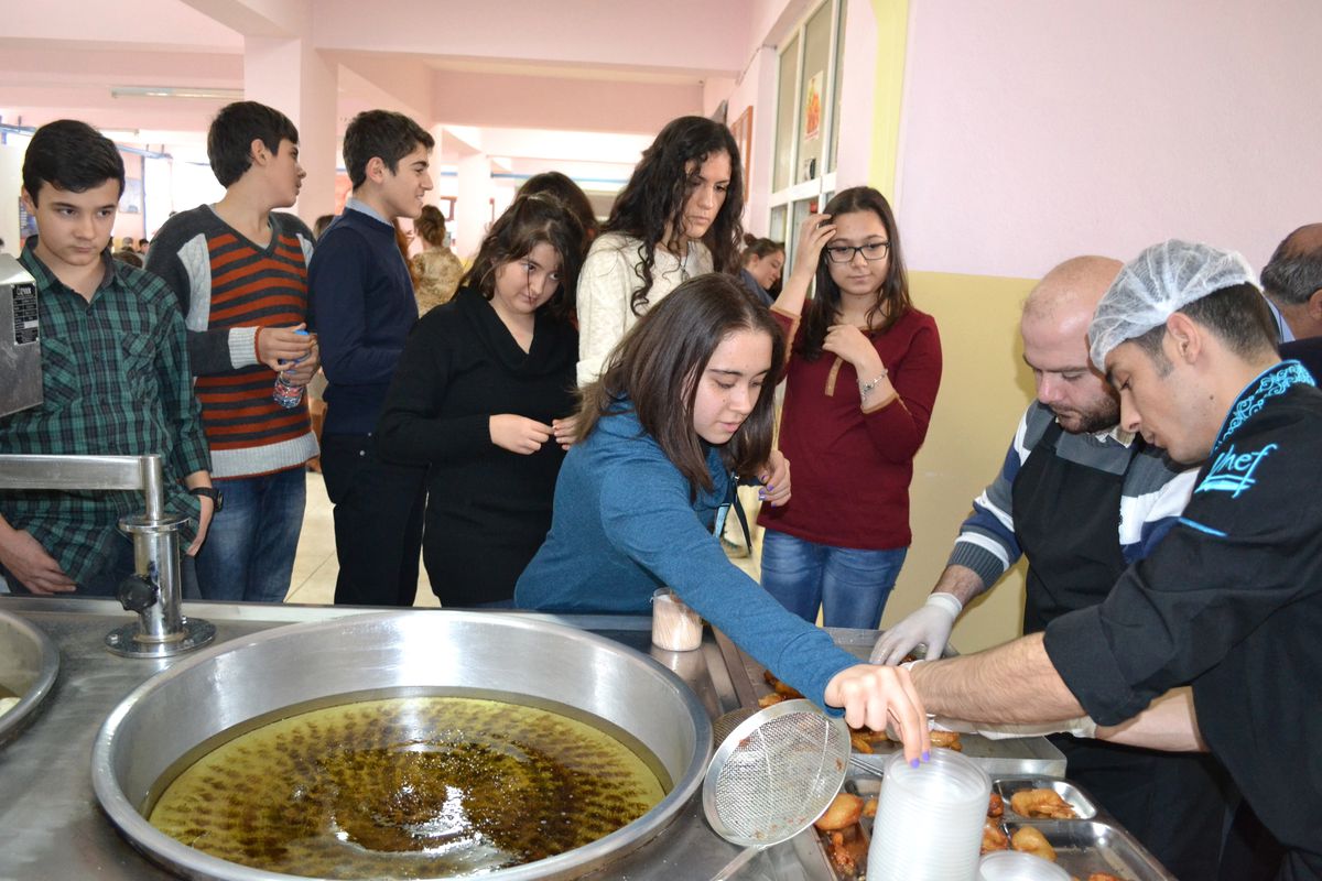 Kazanın Ardından Lokma Dağıttılar