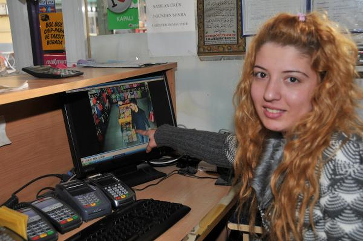 Kıyafet Almaya Geldiği Mağazada Cep Telefonu Çaldı