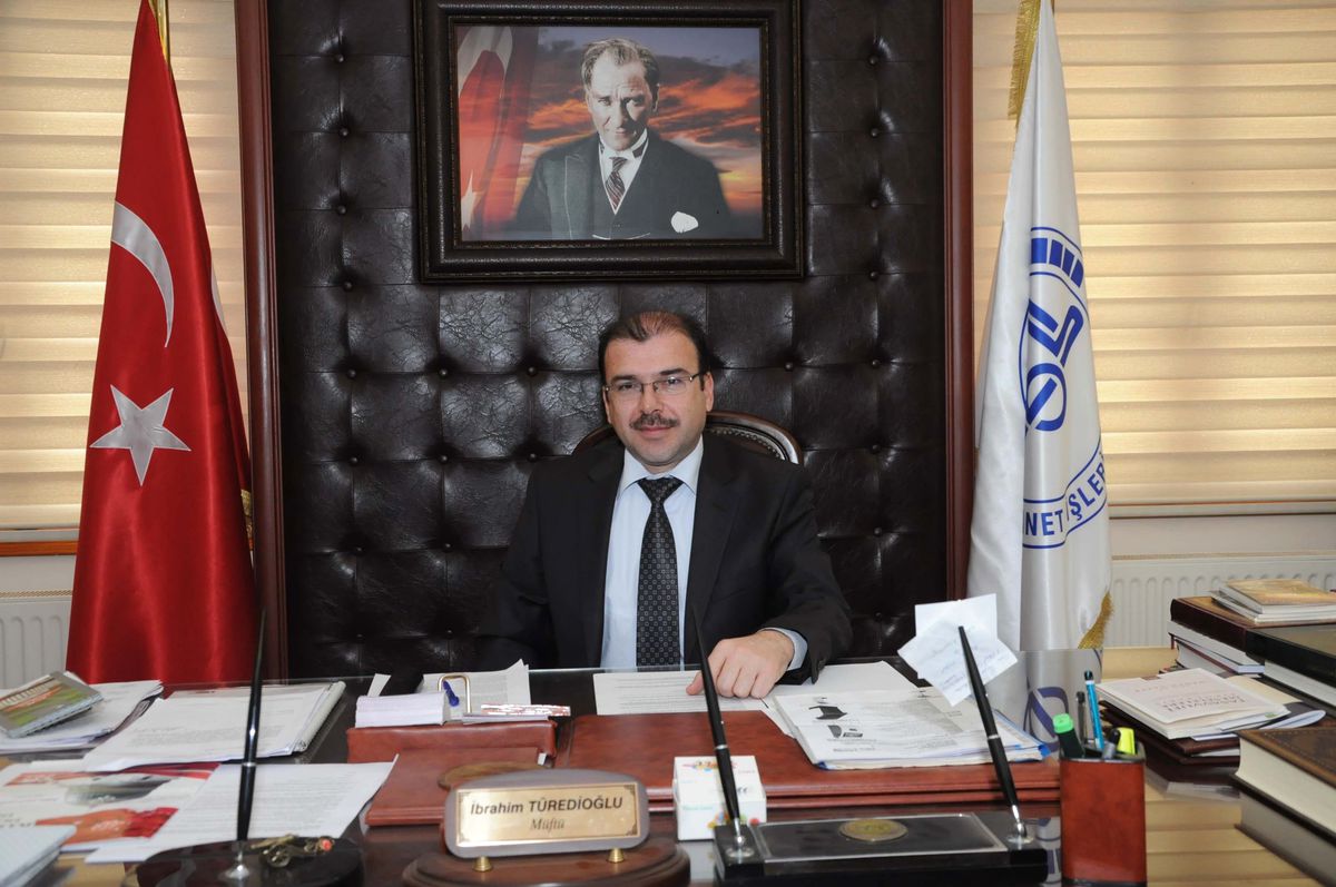 Kuşadası'nda Düğün Salonunda Cuma Namazı