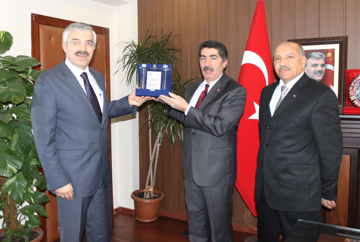 Lokman Demir\'e Teşekkür Plaketi