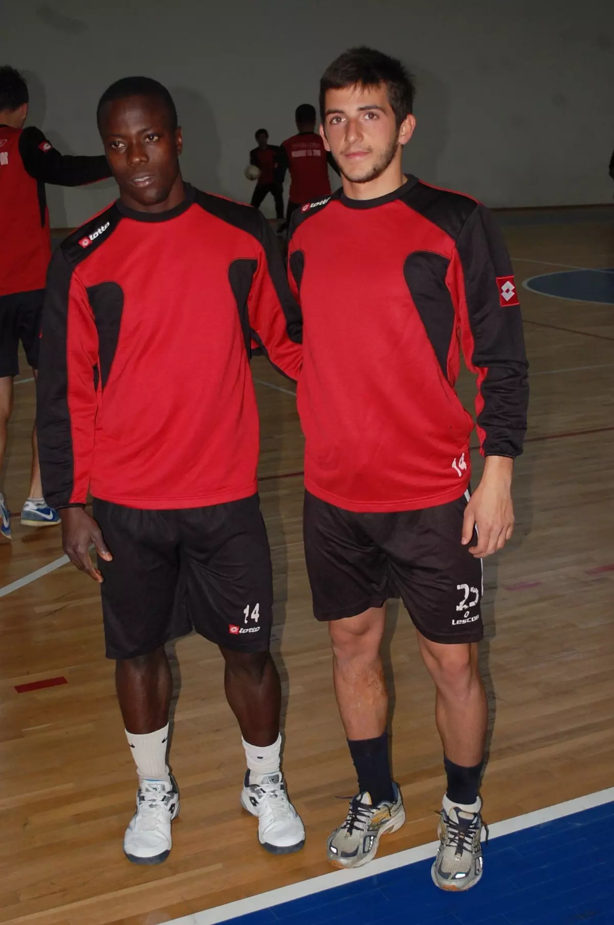 Manavgat Belediyespor\'a Makedon ve Fildişili Oyuncu