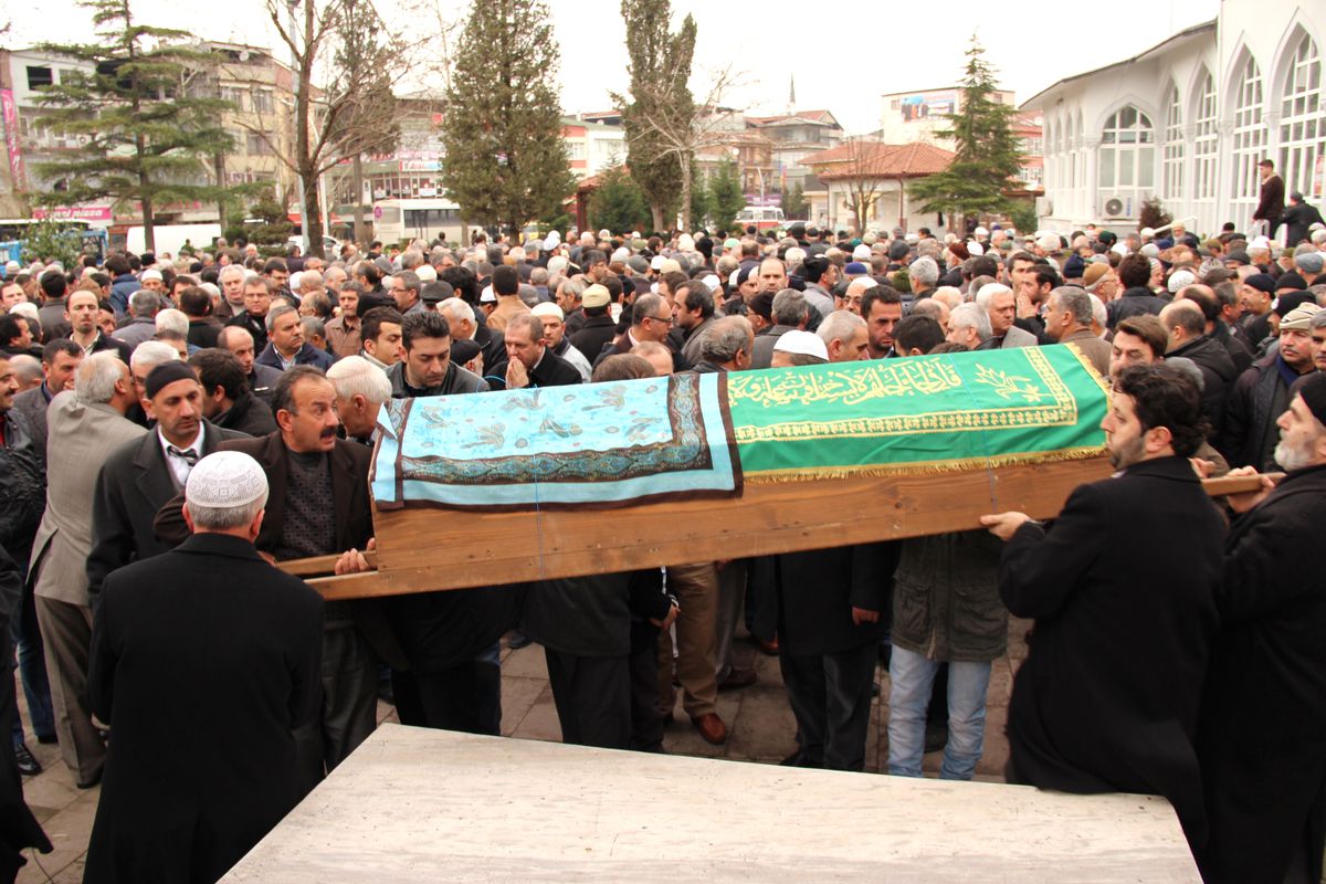 Mehmet Sarı\'nın Annesi Vefat Etti