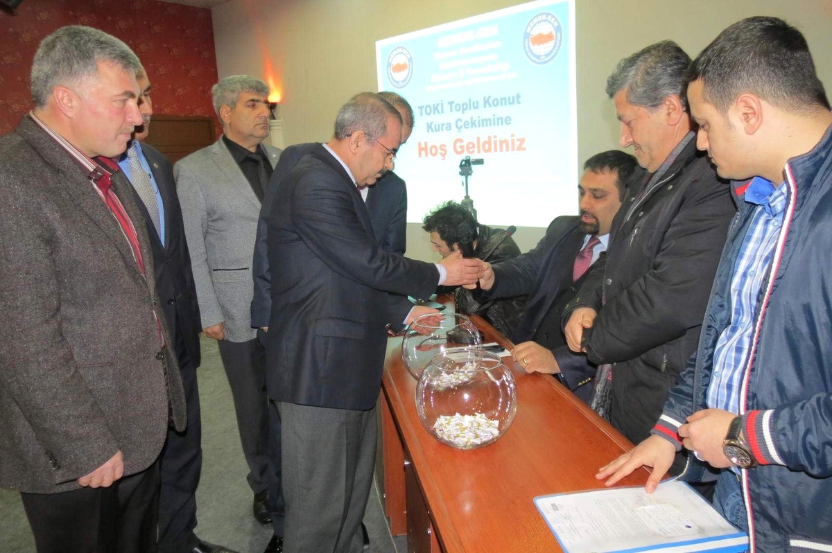 Memur-Sen Konutları İçin Kura Çekimi Yapıldı