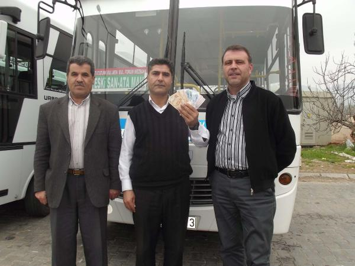 Minibüs Şoförü Bulduğu Paranın Sahibini Bekliyor