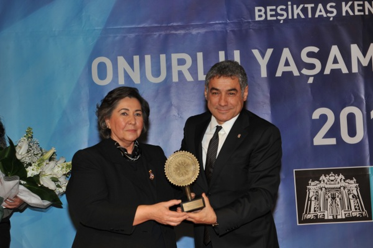 Moroğlu, "Onurlu Yaşam Ödülü"ne Layık Görüldü
