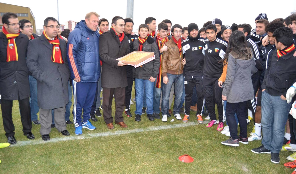 Öğrencilerden Kayserispor\'a Moral