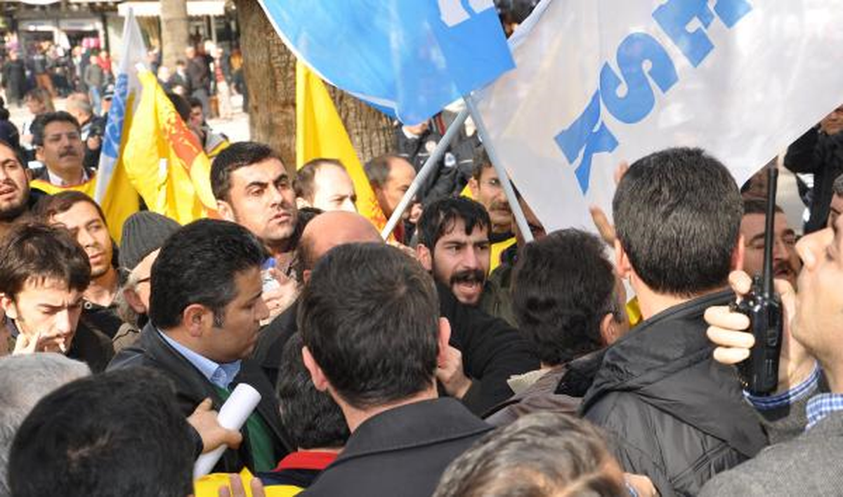 Polisin, Kesk\'in Yürüyüşüne İzin Vermedi