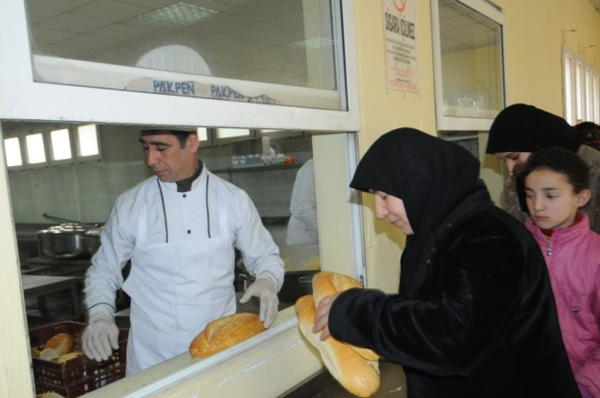 Suriyelilerin Sıcak Yemeği GAMEK'ten