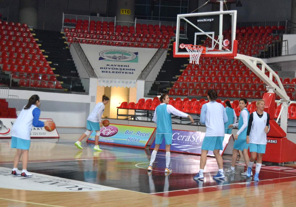 Tüfad\'dan Kayseri Kaski Bayan Basket Takımına Moral Ziyareti